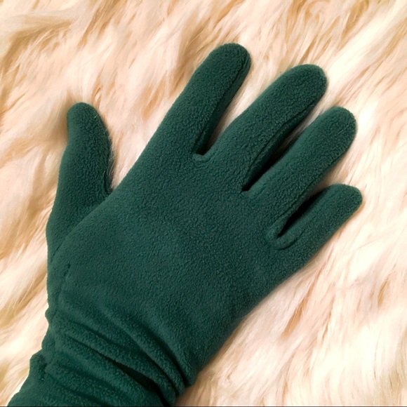 Old Navy Green Fringed Scarf Winter Gloves 1950’s 1940’s 1950s 1940s
50s 40s - Picture 3 of 6